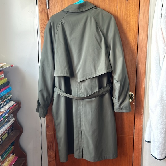 Long impermeable jacket. - Picture 2 of 7